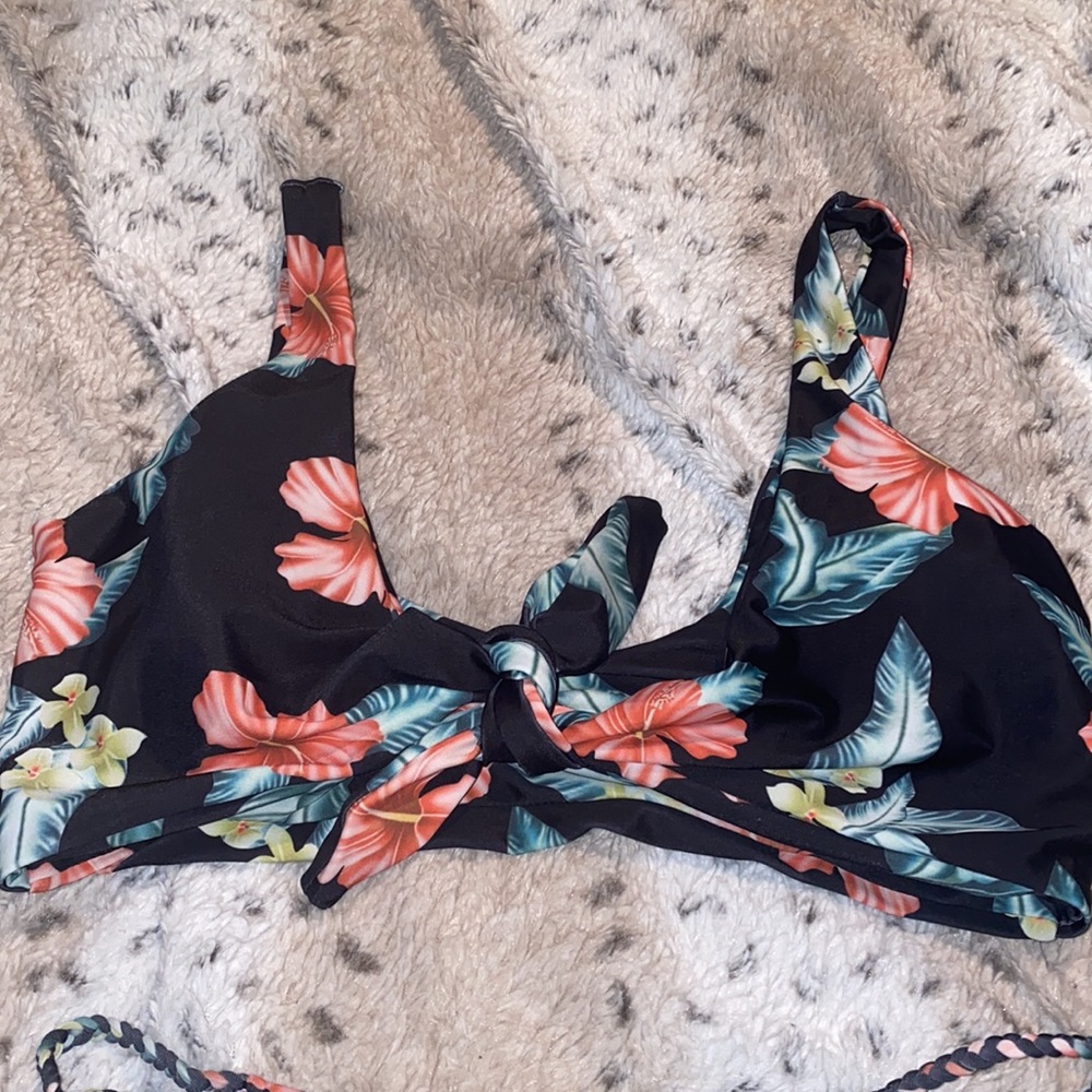 Bathing suit - Picture 2 of 4
